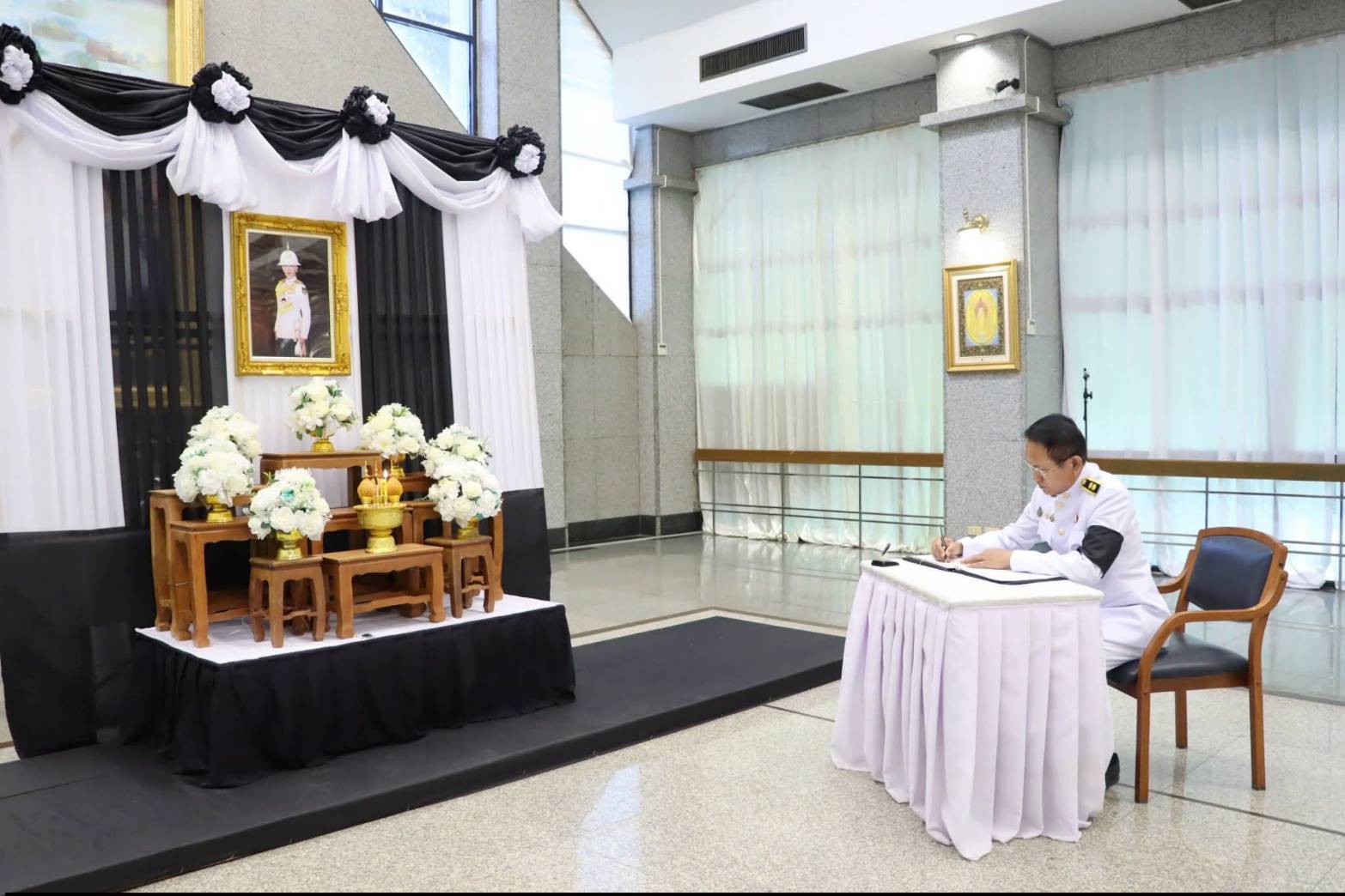 title - ศพส. จัดพิธีลงนามแสดงความอาลัยถวายแด่สมเด็จพระเจ้าลูกเธอ เจ้าฟ้าพัชรกิติยาภา นเรนทิราเทพยวดี กรมหลวงราชสาริณีสิริพัชร มหาวัชรราชธิดา ณ ศาลาพระมิ่งขวัญ ศูนย์ส่งเสริมและพัฒนาอาชีพเสริมนอกภาคการเกษตร (ศูนย์ศิลปาชีพบางไทรฯ (เดิม))